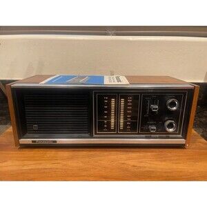 Panasonic RE-7371 FM-AM Wood Cased Radio